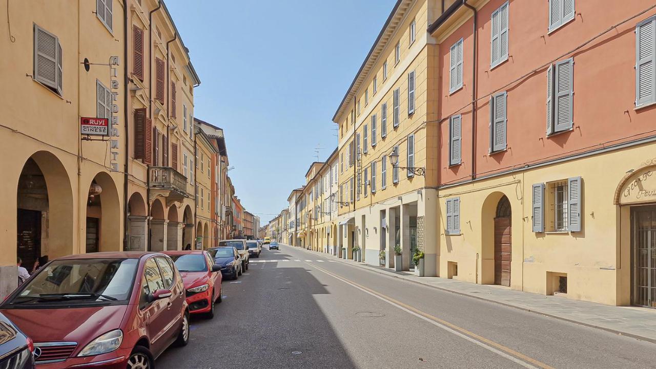 Alle Porte Del Centro - Guest House - Reggio Emilia - Ingresso Centro Storico - Parcheggio Gratuito المظهر الخارجي الصورة